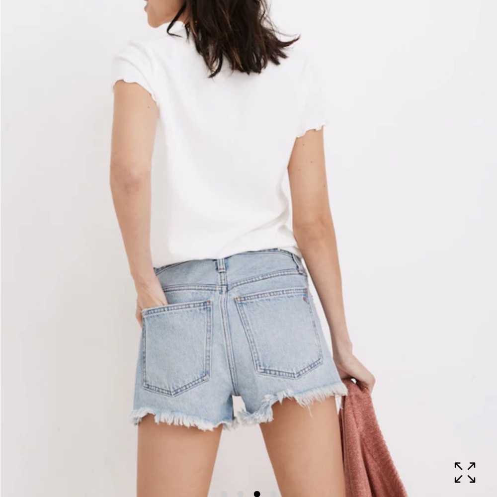 Madewell Relaxed Denim Shorts in Cedarcroft Light Blue Wash with Frayed Ends - Picture 2 of 16